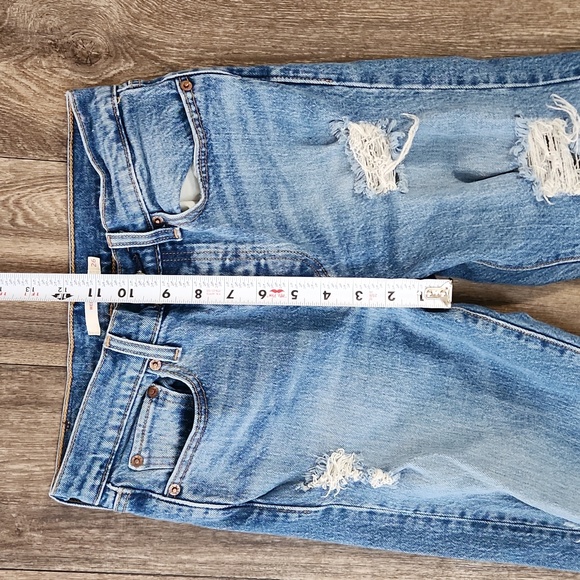 Levi's Wedgie Straight Leg Medium Wash Distressed Jeans Raw Hem Size 26 - Picture 8 of 10